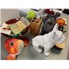 Image 4 : Group of assorted home decor - includes Sitting French Bulldog / Head of fish wall hanging / hanging