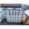 Image 1 : IBC tank w/ plastic pallet