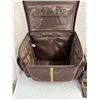 Image 3 : Makeup kit case w/ rolling travel bag