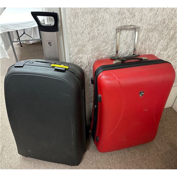 Group of 2 Heys travel luggage bags