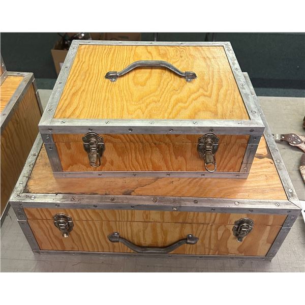 Set of 2 wooden cases - approx. 15in wide x 12in depth x 6in height & 21in wide x 18in depth x 8in h