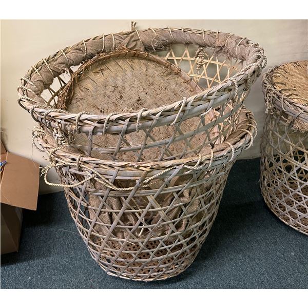 Set of 2 large 27in wicker baskets w/ lids