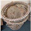 Image 2 : Set of 2 large 27in wicker baskets w/ lids