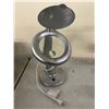 Image 2 : Magnifying glass table lamp