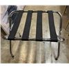 Image 2 : Group of 7 luggage racks