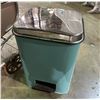 Image 2 : Vintage trash can & baby buggy