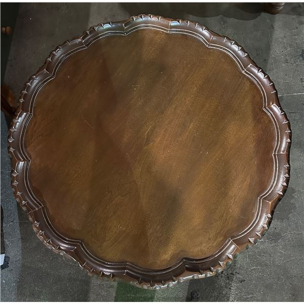 Antique oak coffee table 25in DIA