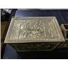 Image 2 : Group of 2 golden decorative items including chest