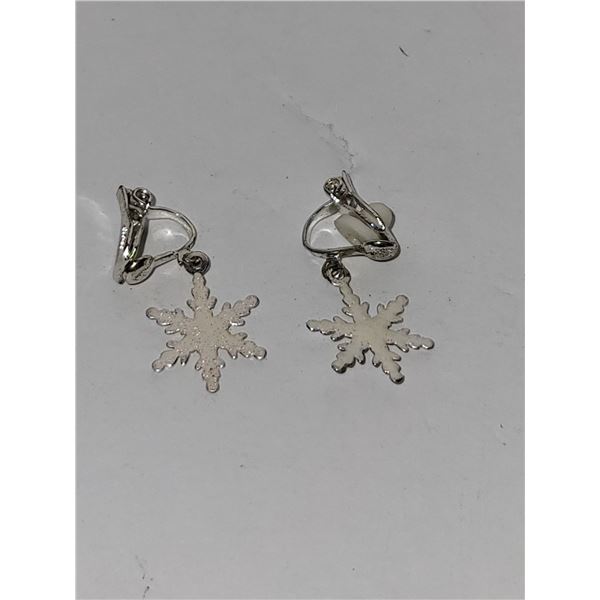 ADORABLE SNOWFLAKE CLIP ON EARRINGS