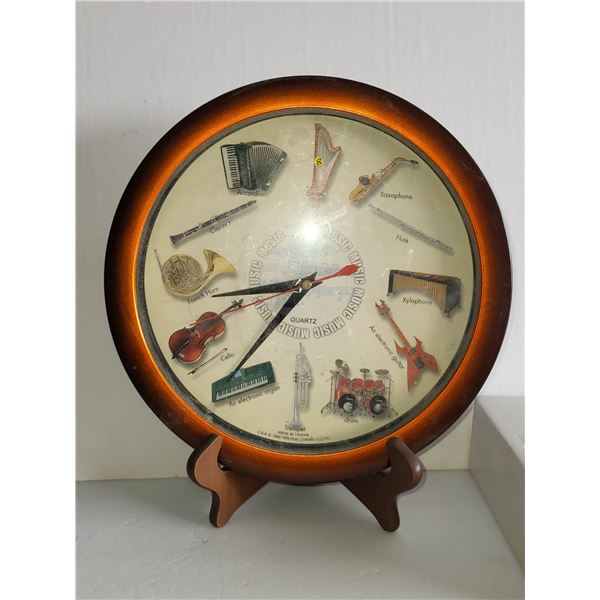 QUARTZ MUSICAL WALL CLOCK