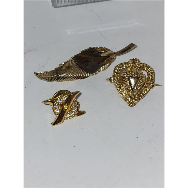 LOT OF 3 MIXED JEWELLERY