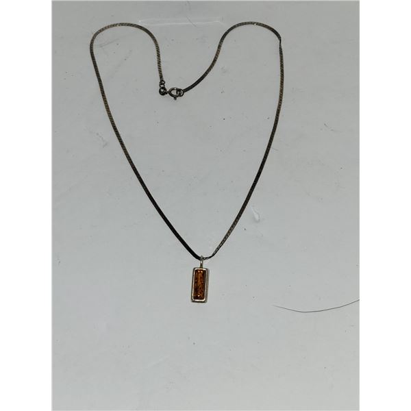 STERLING SILVER NECKLACE WITH AMBER PENDANT