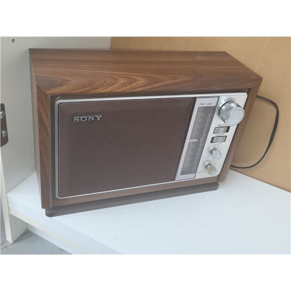 VINTAGE SONY RADIO