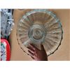 Image 2 : LOT OF VARIOUS GLASS/CRYSTAL SERVING DISHES