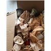 Image 2 : FULL MEDIUM MOVING BOX OF KITCHEN GLASSWARE