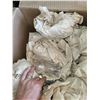 Image 4 : MEDIUM MOVING BOX FULL OF KITCHENWARES