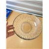 Image 2 : LOT OF 3 VINTAGE GLASS BOWLS