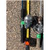 Image 2 : LOT OF 2 VINTAGE FISHING RODS AND 3 REELS