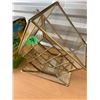 Image 2 : GLASS AND BRASS BIRD FEEDER +