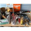 Image 1 : BOX WITH 3 SNOW BRUSHES AND PAINT SUPPLIES