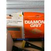 Image 2 : BOX WITH 3 SNOW BRUSHES AND PAINT SUPPLIES