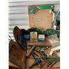 Image 2 : BOX WITH CAULKING GUN +