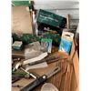 Image 3 : BOX WITH CAULKING GUN +