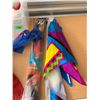 Image 3 : BUCKET WITH 3 KITES