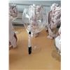 Image 10 : LARGE LOT OF BEAUTIFUL GLASSWARES AND VASES