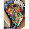 Image 8 : MOVING BOX WITH CONTENTS