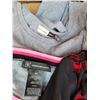 Image 8 : MOVING BOX FULL WITH TSHIRTS AND DRESSES