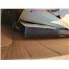 Image 7 : BOX WITH MISC ITEMS - READ DESCRIPTION