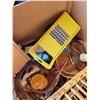 Image 8 : BOX WITH MISC ITEMS - READ DESCRIPTION