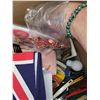 Image 10 : HALF OF LARGE MOVING BOX WITH VARIOUS RANDOM GOODIES