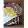 Image 3 : MEDIUM SIZED MOVING BOX WITH VARIOUS GOODIES