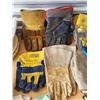 Image 8 : BOX FULL OF WORK GLOVES