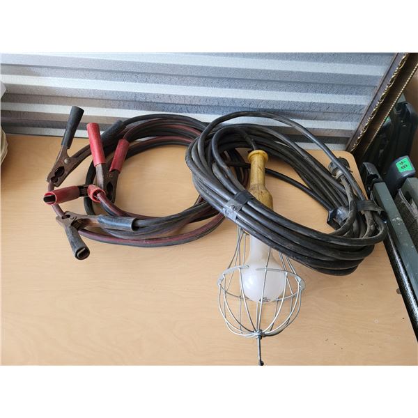 SET OF JUMPER CABLES AND TROUBLE LIGHT