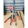 Image 1 : LOT OF RANDOM HARDWARE TOOLS