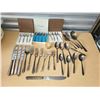 Image 1 : LOT OF BOX AND MIXED SET OF SPOONS AND CUTLERY