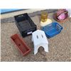 Image 2 : LOT OF BINS, PET SELF WATERING DISH, EASTER BASKETS +++