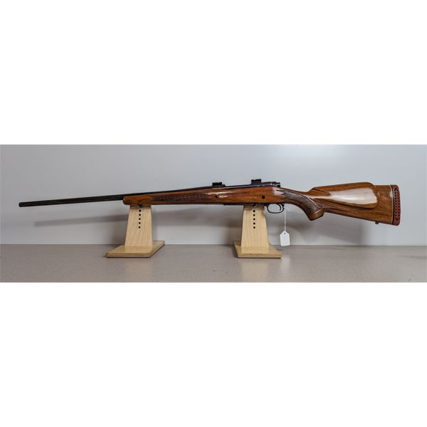 WINCHESTER MODEL 70 IN .300 WIN MAG