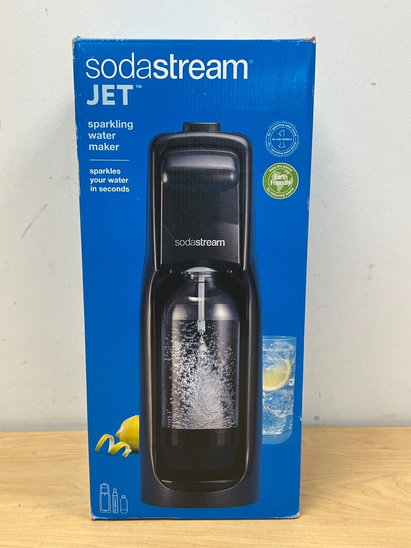 Soda Stream Jet SPARKLING WATER Maker looks new in box, see photos