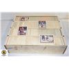 Image 1 : 3000 COUNT BOX OF HOCKEY CARDS