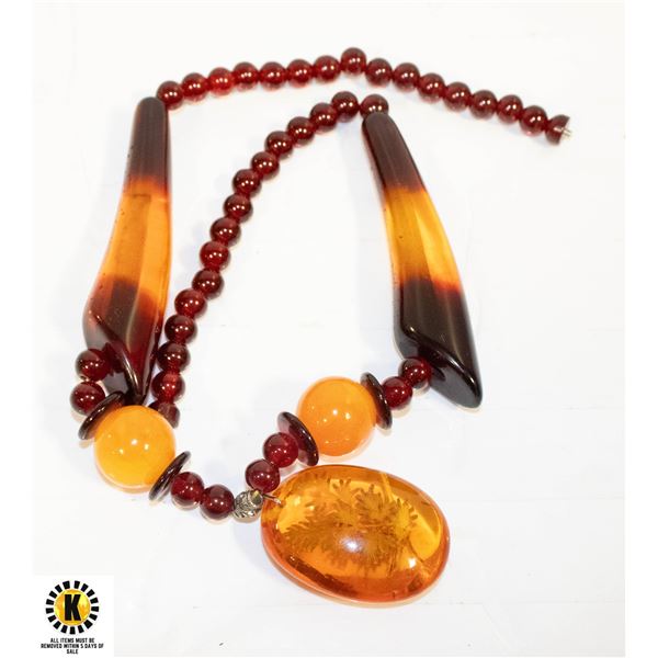 ESTATE LARGE AMBER VINTAGE NECKLACE FROM