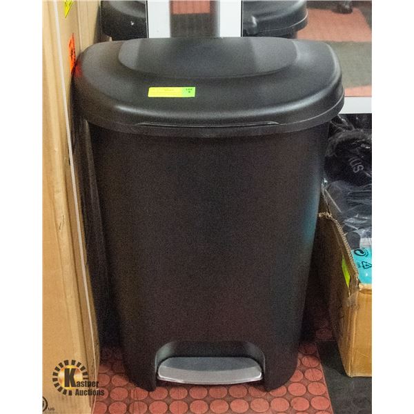 NEW RUBBERMAID KITCHEN GARBAGE CAN WITH HANDS FREE