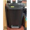 Image 1 : NEW RUBBERMAID KITCHEN GARBAGE CAN WITH HANDS FREE