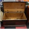 Image 2 : VINTAGE WOODEN STEAMER TRUNK *HEAVILY WORN OVER