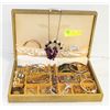 Image 1 : ESTATE VINTAGE JEWELRY BOX FULL OF LADIES JEWELRY