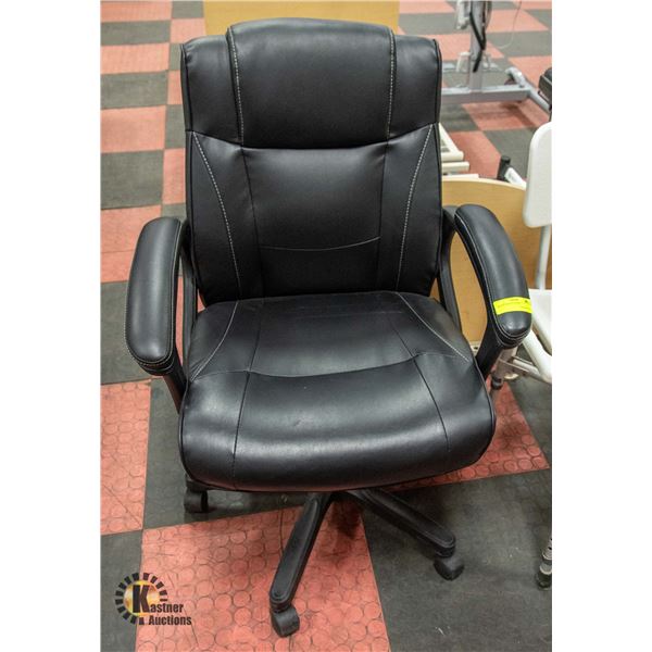 BLACK OFFICE CHAIR
