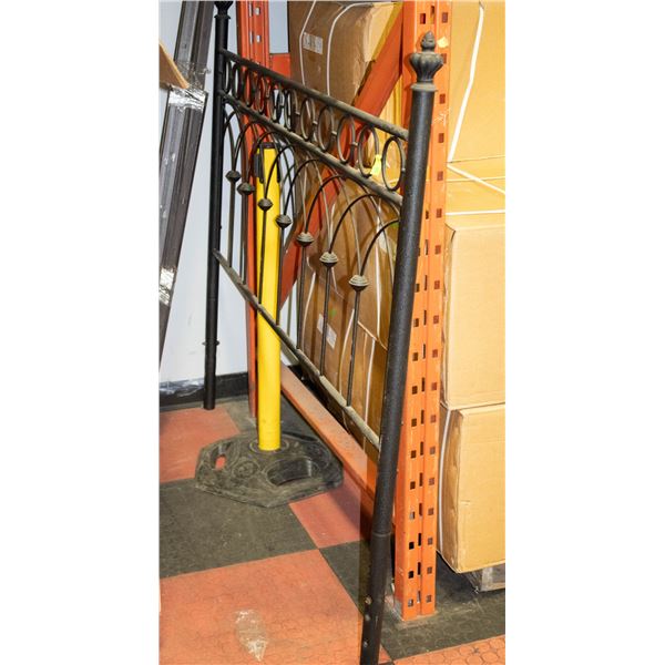 QUEEN METAL BEDFRAME